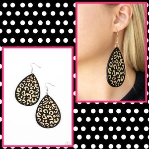 2/$10 Paparazzi Suburban Jungle Black Earring